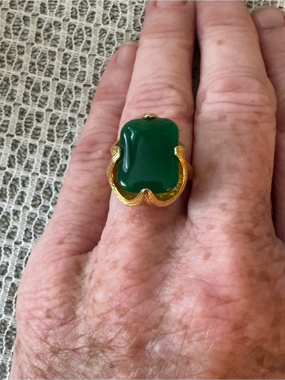 Vintage Gold-Plated Green Cabachon Statement Ring - Elegant Women’s Jewelry
